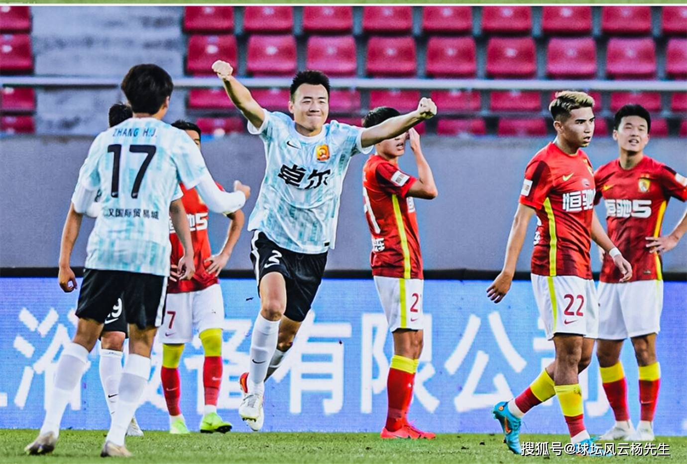  广州队发布备战花絮；集结日门线救险；法甲任务艰巨；心理建设被强调