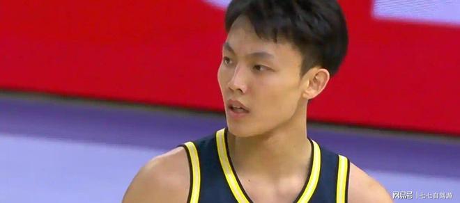  今晨体能课后，广州队状态回暖备战欧篮联，态度坚定，身体对抗强度拉满