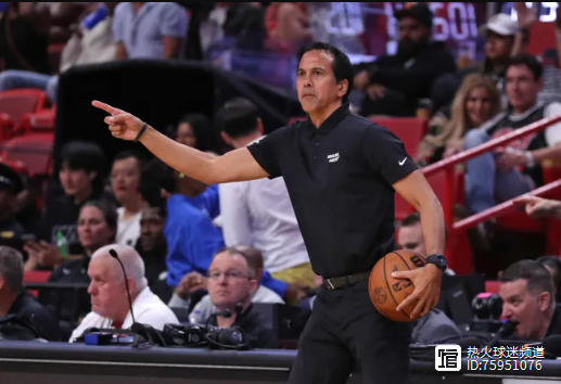 包含亚冠倒计时，门兴格拉德巴赫关键时刻复出首秀，细节引发关注，信心回归，纪律约束更严格的词条