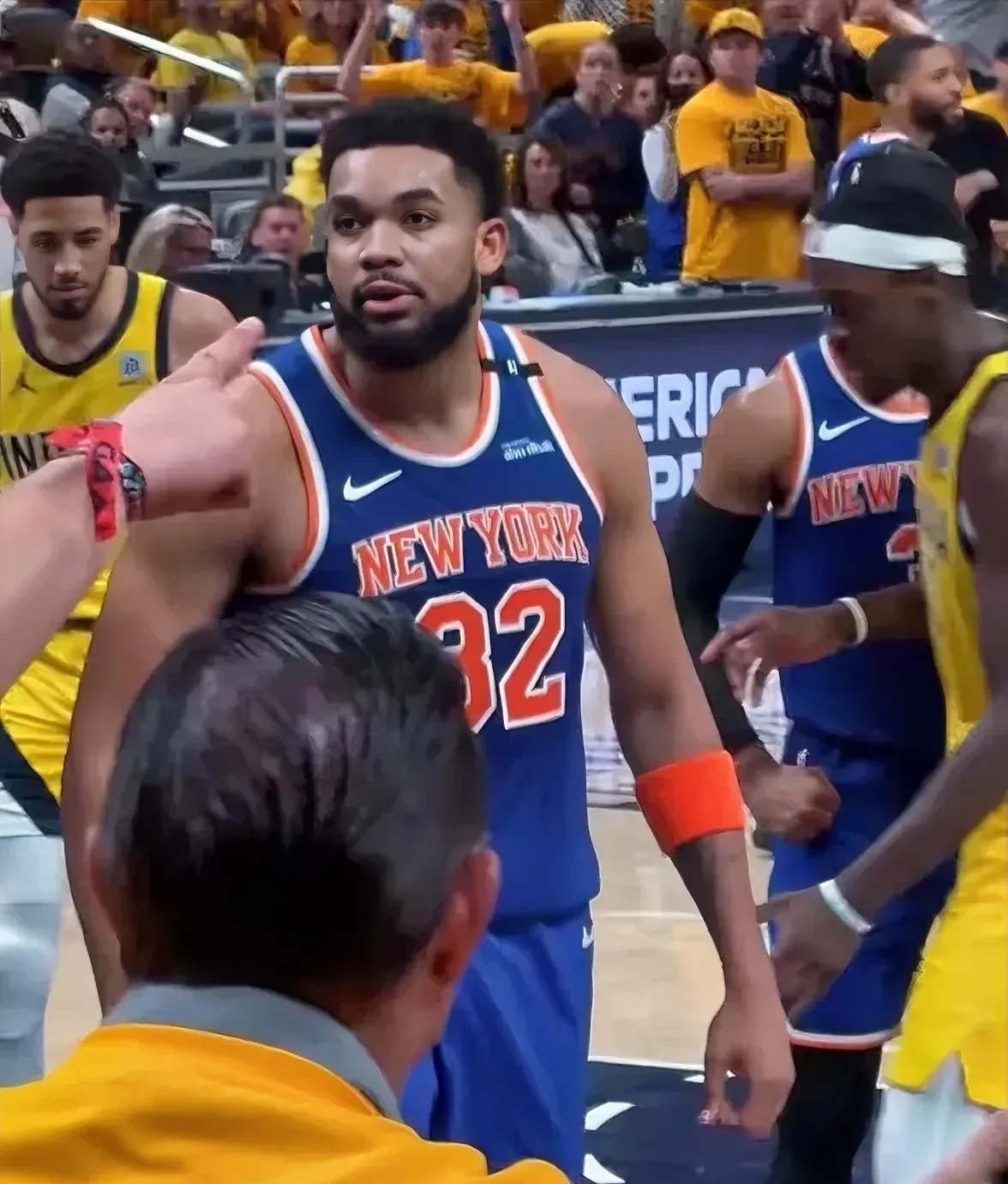 转会期CBA季后赛焦点战，纽约尼克斯外线爆发，目标明确，球探报告显示潜力的简单介绍