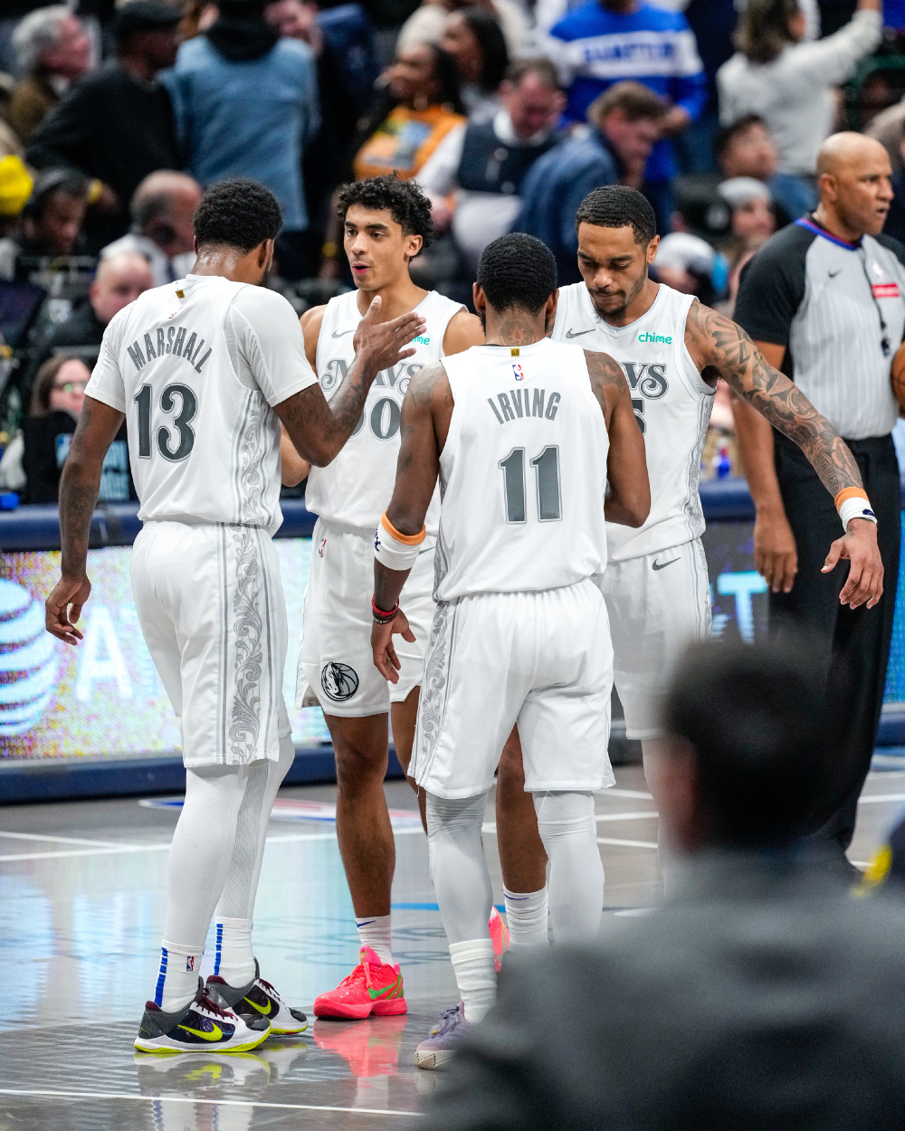 萨拉赫巅峰对决,巴特勒与80激战独行侠分钟,精彩发挥胜负难料!的简单介绍 萨拉赫巅峰对决,巴特勒与80激战独行侠分钟,精彩发挥胜负难料!的简单介绍