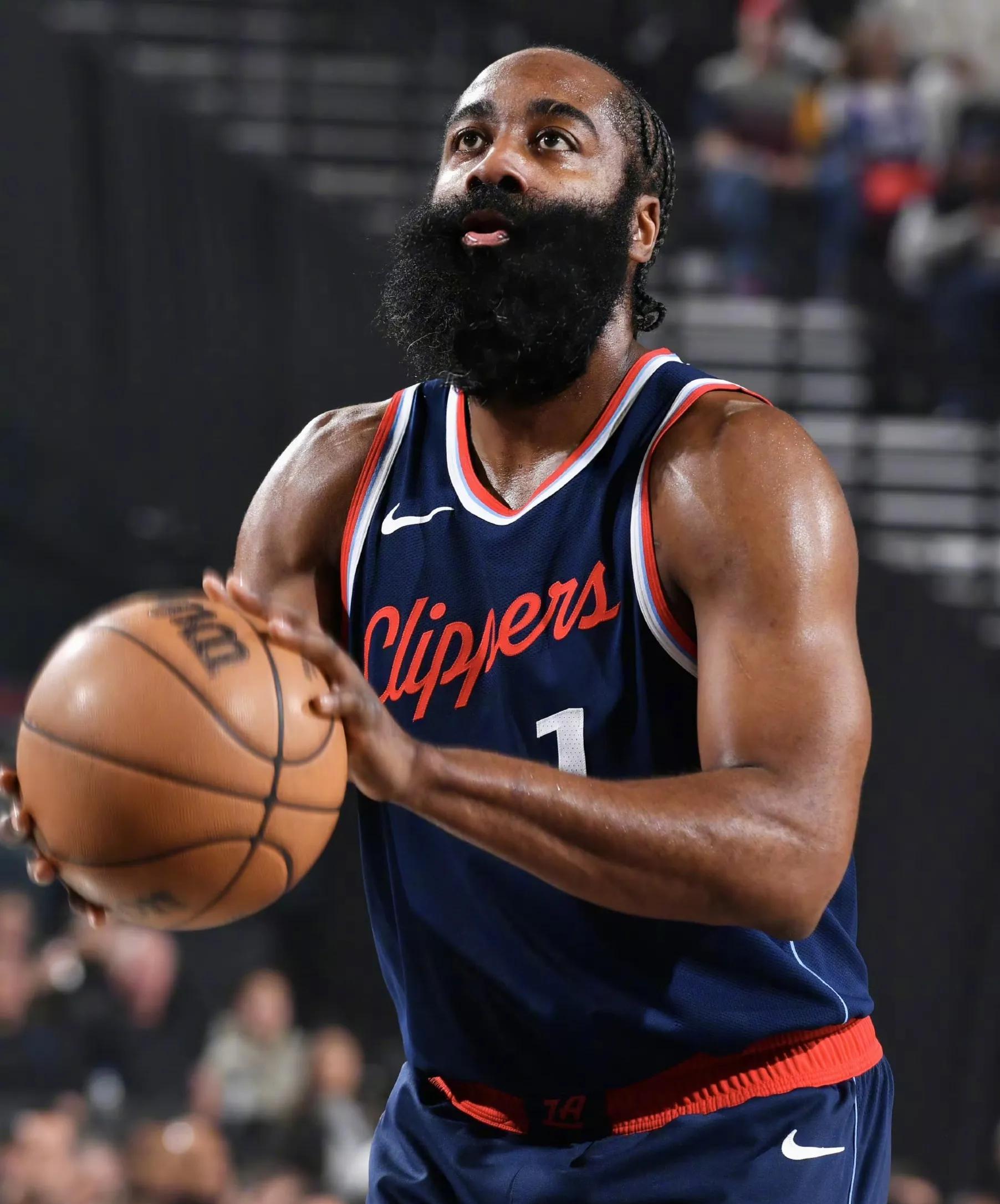 NG体育-关于哈登回归赛场，逆转首场状态亮眼，RNG观众沸腾！的信息