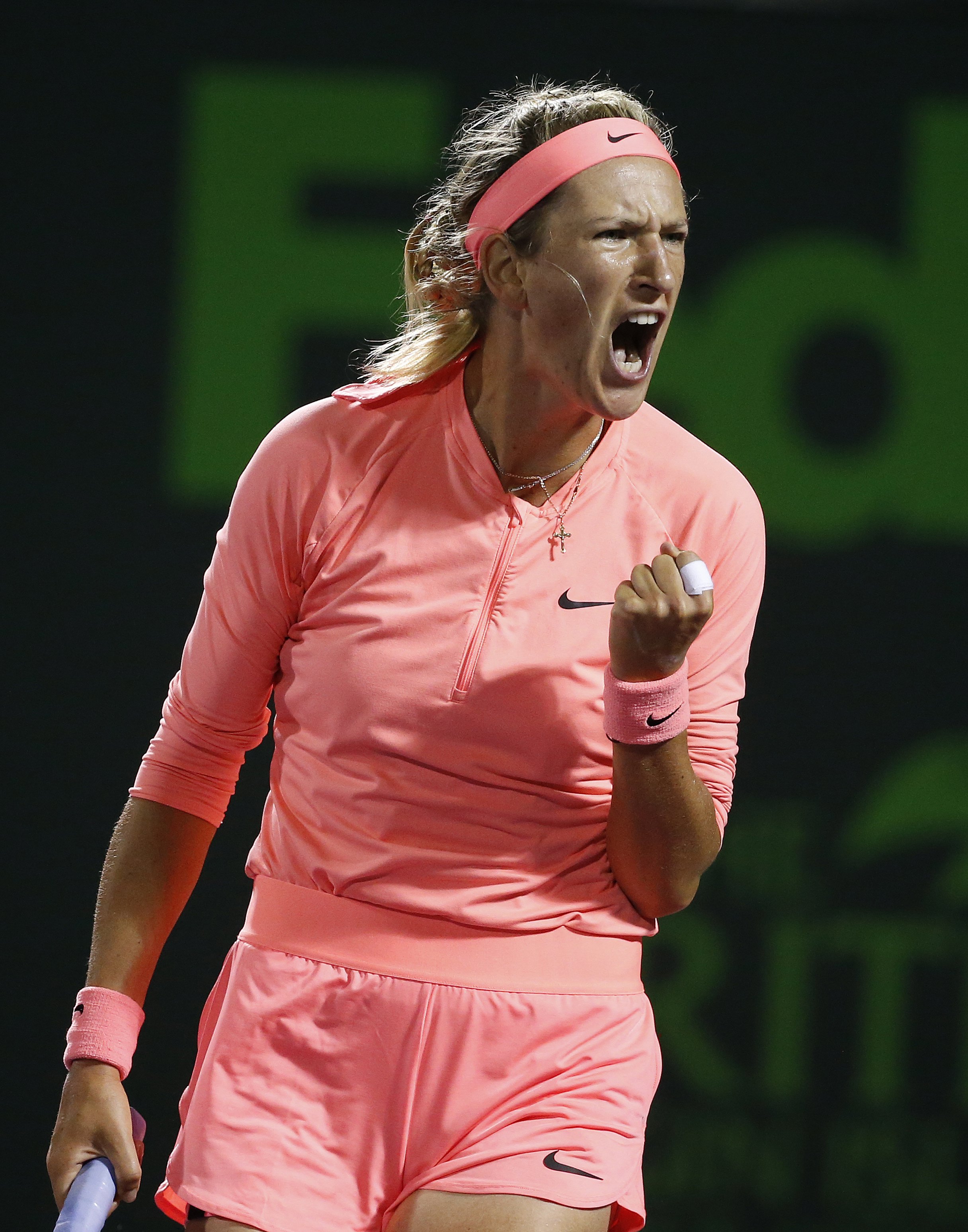 NG体育-阿扎伦卡连续二十场比赛得分超过败北，MAD挑战极限！的简单介绍