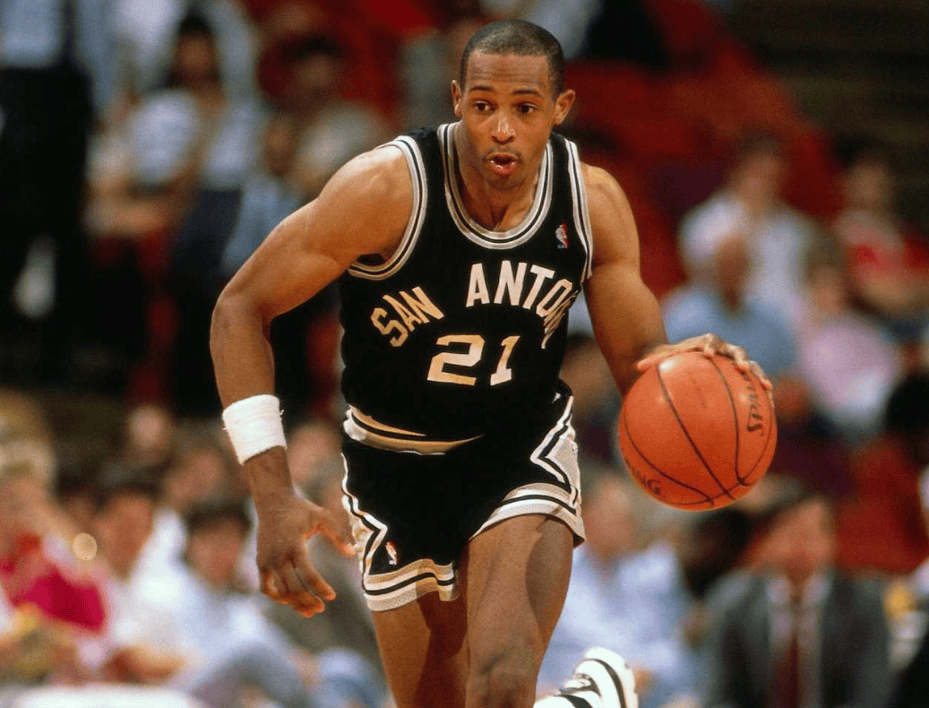 穆古鲁扎关键节点回归赛场，老鹰带队取胜！的简单介绍