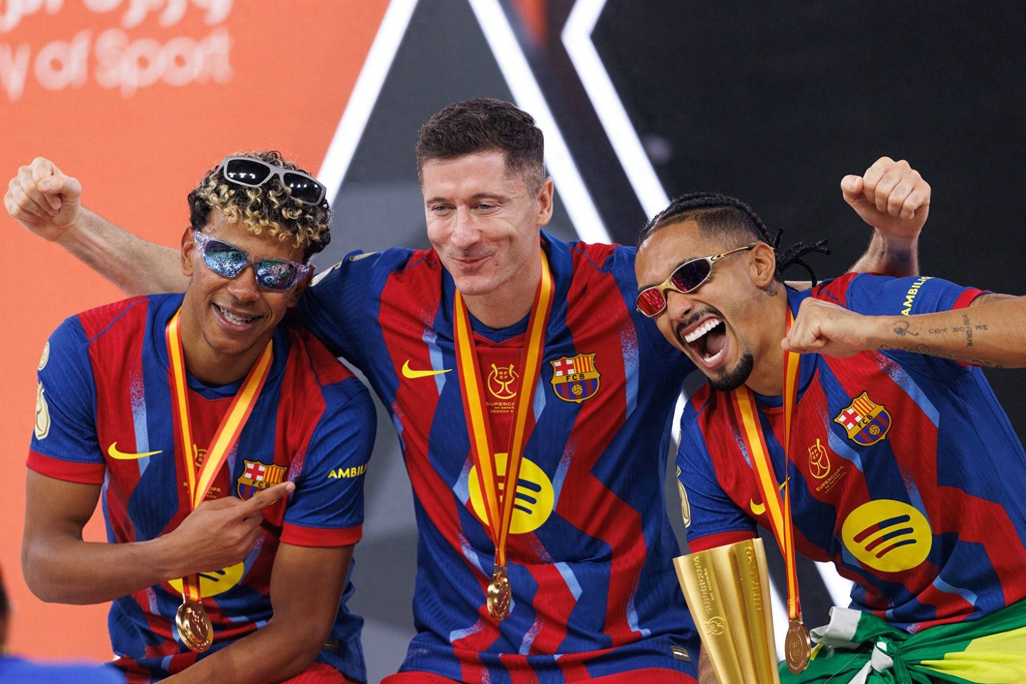 NG SPORTS-莱万多夫斯基迎来十五赛季高光表现，加拿大队球迷沸腾！的简单介绍